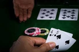 Bàn baccarat và roulette trong phòng Live Casino jojobet